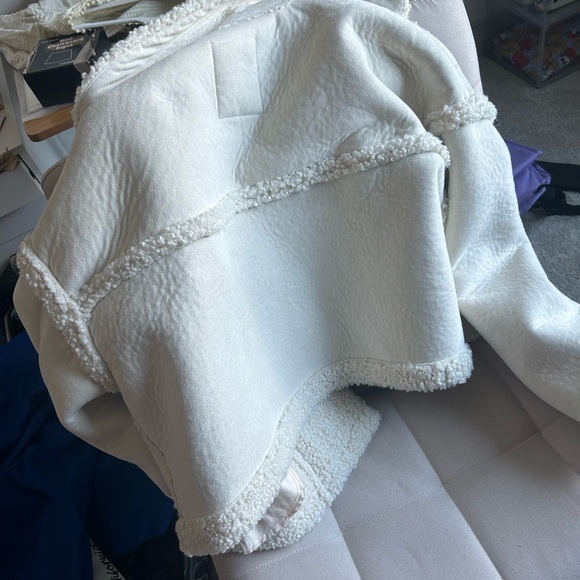 Abercrombie white jacket - Picture 3 of 3